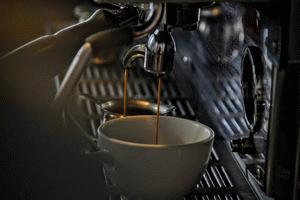Érdekes kávézási szokások hódítanak Európában
